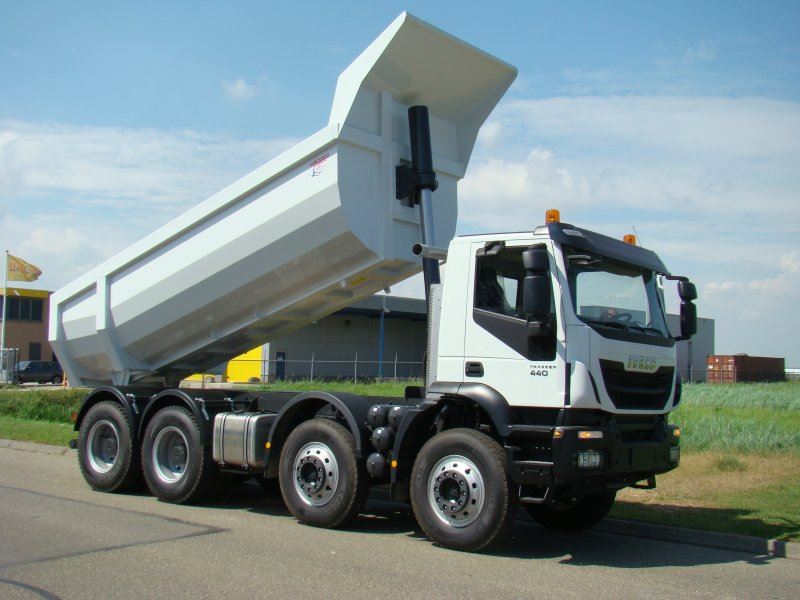 PK-Trucks-Iveco-8x4-rock-body-3 stuks-4